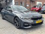 BMW 3-Serie 318i Business Edition, M-Sport, Schuifkanteldak, Individual kleur, Sportstoelen, Stoelverwarming,