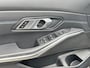 BMW 3-Serie 318i Business Edition, M-Sport, Schuifkanteldak, Individual kleur, Sportstoelen, Stoelverwarming,