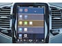 Volvo XC90 T8 Recharge AWD Ultra Dark - Luchtvering - Panorama/schuifdak - IntelliSafe Assist & Surround - 360º Camera - Bowers & Wilkins audio - Adaptieve LED koplampen - Verwarmde voorstoelen, stuur & achterbank - Parkeersensoren voor & achter - Elektr. bedienb. voorstoelen met geheugen - Head up display - Draadloze tel. lader - Extra getint glas - Elektr. inklapbare trekhaak - 22' LMV