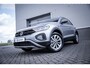 Volkswagen T-Roc Life Edition | Achteruitrijcamera (Rear View) | Automatische afstandsregeling (Adaptive Cruise Control) | Buitenspiegels elektrisch instel-, verwarm- en inklapbaar