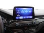 Ford Focus Wagon ST-line 1.0 EcoBoost Titanium Business ST-line Automaat, Design Pack, bluetooth, boordcomputer, cruise control, Apple Carplay/Android Auto, parkeersensoren voor/achter, rijstrooksensor, Elektronische remkrachtverdeling, Elektronis Je stapt in en meteen voel je het: deze Ford Focus Wagon is geen doorsnee gezinsauto. Strak in z’n ST-line jas, met sportieve accenten en een zelfverzekerde uitstraling, maakt hij meteen indr