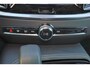 Volvo V60 T6 Recharge AWD Plus Dark - IntelliSafe Assist & Surround - 360º Camera - Harman/Kardon audio - Adaptieve LED koplampen - Verwarmde voorstoelen, stuur & achterbank - Parkeersensoren voor & achter - Elektr. bedienb. voorstoelen met geheugen - Extra getint glas - Elektr. inklapbare trekhaak - 18' LMV
