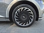 Hyundai Ioniq 5 Lounge AWD 73kWh / Fabrieksgarantie tot 7-2027 / 8 jaar Batterijgarantie / WLTP 451 km / Warmtepomp / CCS snelladen / 1.600 kg trekgewicht / Elektr. stoelen en klep / Stoelventilatie en verwarming / BOSE / HUD / Camera 360° /