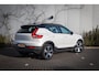 Volvo XC40 Recharge Ultimate 70 kWh | Adaptieve Cruise Control | Schuif / Kanteldak | Harman Kardon Audio | Elektrische Stoelen | 360 Camera | Stoel + Stuurverwarming | 19 Inch Velgen | All-Seasons |