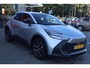 Toyota C-HR HYBRID 140 DYNAMIC APPLE/ANDROID BLIND-SPOT KEYLESS PARKSENSOREN PARKCAMERA AD-CRUISE NL-AUTO