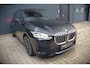 BMW 2-Serie Active Tourer M Sport 225e xDrive | Panoramadak | Harman Kardon | Individual | Head-Up Display | 360 Camera | Keyless | Cruise Control | Navigatie Prof. | Elek. Achterklep | Ambiance Verlichting | Fabrieksgarantie