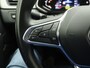 Renault Captur TCe 130 EDC Automaat Intens | Easy Link Navigatie met Apple CarPlay & Android Auto | Lichtmetalen wielen 17" 'Bahamas' met zwarte inleg | Ruimtebesparend reservewiel | Zwevende middenconsole en verschuifbare armsteun vóór