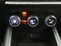 Renault Captur TCe 130 EDC Automaat Intens | Easy Link Navigatie met Apple CarPlay & Android Auto | Lichtmetalen wielen 17" 'Bahamas' met zwarte inleg | Ruimtebesparend reservewiel | Zwevende middenconsole en verschuifbare armsteun vóór