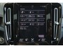 Volvo XC40 T5 Recharge Plus Dark - IntelliSafe Assist - 360º Camera - Harman/Kardon audio - Verwarmde voorstoelen & stuur - Parkeersensoren voor & achter - Elektr. bedienb. voorstoelen met geheugen links - Draadloze tel. lader - Extra getint glas - 19' LMV