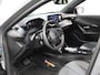 Peugeot 2008 1.2 Hybrid 136PK Allure | 1ste eigenaar | AppleCarPlay/AndroidAuto | Climate Control | Adaptive Cruise Control | 360'Camera | FULL LED | Navigatie | LMV | Parkeersensoren | Privacy Glass | Isofix |