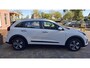 Kia Niro 1.6 GDi Hybrid DynamicLine. 1ste eig, navi, camera, cruise, leder, LED etc. Dealer onderhouden, prijs inclusief beurt.
