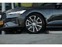 Volvo V60 2.0 T6 Plug-in hybrid AWD Plus Dark | Harman Kardon | Sportstoelen | 360° Camera | Trekhaak | Elek stoelen met geheugen | Adaptive Cruise | BLIS