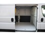 Peugeot Boxer 2.2 BlueHDi 120PK L2H1 / Trekhaak / Camera / multi stuur / 3 zits