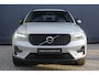 Volvo XC40 2.0 B4 Plus Dark | Trekhaak | Pilot assist | Elektrische stoelen | Harman/kardon audio | All season banden