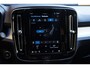 Volvo XC40 2.0 B4 Plus Dark | Trekhaak | Pilot assist | Elektrische stoelen | Harman/kardon audio | All season banden