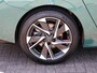 Peugeot 308 SW 1.6 Plug-in Hybrid 180PK Allure Avantage | AppleCarPlay/AndroidAuto | StoelVerwarming | Climate Control | Adaptive Cruise Control | 360'Camera | FULL LED | Navigatie | LMV | Parkeersensoren | Privacy Glass | Isofix |