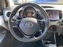 Toyota Aygo 1.0 VVT-i x-joy cabrio Sportieve auto met rode accenten en een Cabriodak! Airconditioning, achteruitrij camera, Apple Carplay/Android Auto, start/stop systeem