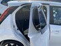 Toyota Aygo 1.0 VVT-i x-joy cabrio Sportieve auto met rode accenten en een Cabriodak! Airconditioning, achteruitrij camera, Apple Carplay/Android Auto, start/stop systeem