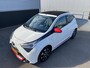 Toyota Aygo 1.0 VVT-i x-joy cabrio Sportieve auto met rode accenten en een Cabriodak! Airconditioning, achteruitrij camera, Apple Carplay/Android Auto, start/stop systeem