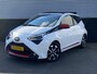 Toyota Aygo 1.0 VVT-i x-joy cabrio Sportieve auto met rode accenten en een Cabriodak! Airconditioning, achteruitrij camera, Apple Carplay/Android Auto, start/stop systeem