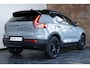 Volvo XC40 B4 Plus Black Edition | 360° Parkeercamera | Panorama dak | Semi-Electrische Wegklapbare Trekhaak | Harman Kardon Premium Audio | Stoelverwarming | Parkeersensoren voor + achter | Google Infotainment | Stuurwielverwarming