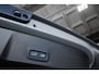 Volvo XC40 B4 Plus Black Edition | 360° Parkeercamera | Panorama dak | Semi-Electrische Wegklapbare Trekhaak | Harman Kardon Premium Audio | Stoelverwarming | Parkeersensoren voor + achter | Google Infotainment | Stuurwielverwarming