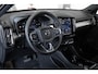 Volvo XC40 B4 Plus Black Edition | 360° Parkeercamera | Panorama dak | Semi-Electrische Wegklapbare Trekhaak | Harman Kardon Premium Audio | Stoelverwarming | Parkeersensoren voor + achter | Google Infotainment | Stuurwielverwarming