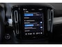 Volvo XC40 B4 Plus Black Edition | 360° Parkeercamera | Panorama dak | Semi-Electrische Wegklapbare Trekhaak | Harman Kardon Premium Audio | Stoelverwarming | Parkeersensoren voor + achter | Google Infotainment | Stuurwielverwarming