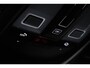 Volvo XC40 B4 Plus Black Edition | 360° Parkeercamera | Panorama dak | Semi-Electrische Wegklapbare Trekhaak | Harman Kardon Premium Audio | Stoelverwarming | Parkeersensoren voor + achter | Google Infotainment | Stuurwielverwarming