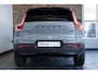 Volvo XC40 B4 Plus Black Edition | 360° Parkeercamera | Panorama dak | Semi-Electrische Wegklapbare Trekhaak | Harman Kardon Premium Audio | Stoelverwarming | Parkeersensoren voor + achter | Google Infotainment | Stuurwielverwarming