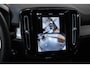 Volvo XC40 B4 Plus Black Edition | 360° Parkeercamera | Panorama dak | Semi-Electrische Wegklapbare Trekhaak | Harman Kardon Premium Audio | Stoelverwarming | Parkeersensoren voor + achter | Google Infotainment | Stuurwielverwarming