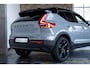 Volvo XC40 B4 Plus Black Edition | 360° Parkeercamera | Panorama dak | Semi-Electrische Wegklapbare Trekhaak | Harman Kardon Premium Audio | Stoelverwarming | Parkeersensoren voor + achter | Google Infotainment | Stuurwielverwarming