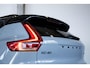 Volvo XC40 B4 Plus Black Edition | 360° Parkeercamera | Panorama dak | Semi-Electrische Wegklapbare Trekhaak | Harman Kardon Premium Audio | Stoelverwarming | Parkeersensoren voor + achter | Google Infotainment | Stuurwielverwarming