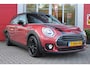 MINI Clubman 1.5 136PK COOPER CHILI AUTOMAAT | PANORAMISCH SCHUIF/KANTELDAK | NAVIGATIE | LEDEREN BEKLEDING | STOELVERWARMING | 17" LICHTMETALEN VELGEN | FULL LED KOPLAMPEN | UNION JACK ACHTER LICHTEN | KEYLESS ENTRY / START |
