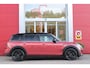 MINI Clubman 1.5 136PK COOPER CHILI AUTOMAAT | PANORAMISCH SCHUIF/KANTELDAK | NAVIGATIE | LEDEREN BEKLEDING | STOELVERWARMING | 17" LICHTMETALEN VELGEN | FULL LED KOPLAMPEN | UNION JACK ACHTER LICHTEN | KEYLESS ENTRY / START |