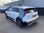 Kia Niro 1.6 GDi Hybrid Launch Edition Dealer onderhouden: Schuif-/kanteldak, trekhaak 13-polig, head-up display, stoelverwarming- & ventilatie, stuurverwarming, adaptieve cruise control, Apple CarPlay/Android Auto