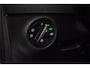 Skoda Karoq 1.0 TSI Ambition Sport [ Panoramadak El Trekhaak Camera Sportinterieur Stoelverwarming Carplay ]