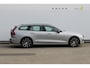 Volvo V60 T6 350PK Autm. Plug-in hybrid AWD Plus Dark Long Range / Google infotainment / Semi elekrisch wegklapbare trekhaak / Verwarmbare voorruit / Elektrisch bedienbare voorstoelen met geheugen / Verwarmbare voorstoelen