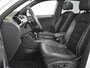 Volkswagen Tiguan 1.5 TSI R-Line Business+ 150pk DSG/AUTO | Trekhaak | Lederen bekleding | Harman & Kardon audio | Panorama dak | Black style | Dodehoekdetectie | 19"LMV