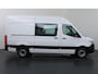 Mercedes-Benz Sprinter 315 CDI | L2 H2 | RWD | Aut. | DUBBEL CABINE | NL AUTO | DEALER ONDERHOUDEN | 6-ZITS | 2800KG TREKHAAK | GROOT NAVIGATIE 10.25" | CAMERA | CRUISE | AIRCO | BETIMMERDE LAADRUIMTE | CARPLAY | ANDROID AUTO