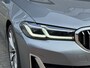 BMW 5-Serie Touring 530d Luxury Line Plus | Bowers & Wilkins | Head UP | Panoramadak