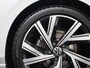Volkswagen Golf 1.5eTSI/150PK R-Line Blackstyle DSG · Panoramadak · Camera + Parkeersensoren · Apple Car Play · Garantie tot februari 2026