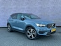 Volvo XC40 1.5 T3 R-Design | Trekhaak | Stoel- / Stuurverwarming | Camera | Adaptive Cruise Control | Getint Glas | Dodehoekdetectie | 19" | Volvo On Call | DAB | Parkeersensoren V+A |