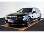 BMW 5-Serie Touring 520i M Sport - Trekhaak - Parking/Driving Assistant - Head up - Elektrisch verstelbare/verwarmde stoelen - Stoelventilatie - Standkachel - Comfort Access - Getinte Ruiten - Stuurwielrandverwarming -