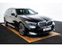 BMW 5-Serie Touring 520i M Sport - Trekhaak - Parking/Driving Assistant - Head up - Elektrisch verstelbare/verwarmde stoelen - Stoelventilatie - Standkachel - Comfort Access - Getinte Ruiten - Stuurwielrandverwarming -