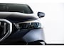 BMW 5-Serie Touring 520i M Sport - Trekhaak - Parking/Driving Assistant - Head up - Elektrisch verstelbare/verwarmde stoelen - Stoelventilatie - Standkachel - Comfort Access - Getinte Ruiten - Stuurwielrandverwarming -