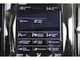 Volvo XC60 2.0 Recharge T6 AWD R-Design | Incl. 12 maanden garantie | Cruise control | Climate control | Apple carplay/Android auto | Uitklapbare trekhaak | Schuif/kantel dak | Parkeercamera | Stoel/stuurverwarming |
