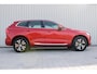 Volvo XC60 2.0 Recharge T6 AWD R-Design | Incl. 12 maanden garantie | Cruise control | Climate control | Apple carplay/Android auto | Uitklapbare trekhaak | Schuif/kantel dak | Parkeercamera | Stoel/stuurverwarming |