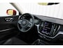 Volvo XC60 2.0 Recharge T6 AWD R-Design | Incl. 12 maanden garantie | Cruise control | Climate control | Apple carplay/Android auto | Uitklapbare trekhaak | Schuif/kantel dak | Parkeercamera | Stoel/stuurverwarming |