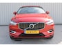 Volvo XC60 2.0 Recharge T6 AWD R-Design | Incl. 12 maanden garantie | Cruise control | Climate control | Apple carplay/Android auto | Uitklapbare trekhaak | Schuif/kantel dak | Parkeercamera | Stoel/stuurverwarming |
